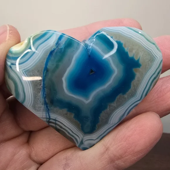 Blue Agate Crystal Heart - Picture 4 of 11